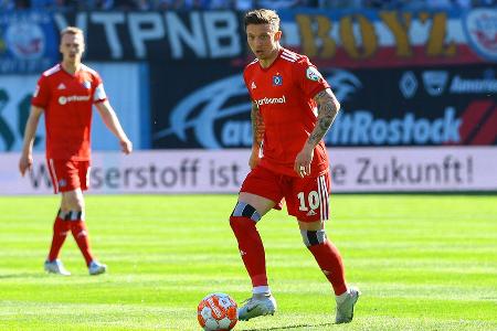 Sonny Kittel (bis 90.) - Note: 2,5 - War im Spiel der Gäste lange nicht der erhoffte kreative Einflussfaktor. Fügte sich aber nahtlos ins Gesamtgefüge ein. Wachte in der besten Phase des HSV kurz vor der Pause dann mehr und mehr auf. Ging nach der Pause öfter ins Risiko und hatte seine Szene. Mehrfach fehlte nur ein Quäntchen.