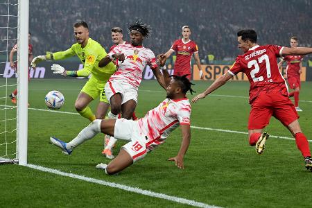 Doch die Leipziger stecken nicht auf. Nach einem Freistoß steht Christopher Nkunku am langen Pfosten frei und stellt in der 76. Minute auf 1:1.