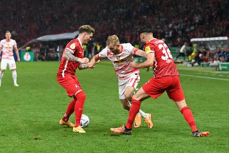 Folgerichtig geht es in die Verlängerung, in der Freiburg die besseren Chancen hat.