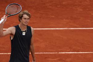 Zverev locker in die zweite Runde von Paris