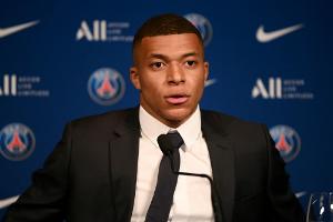 Mbappe weist Vertrags-Gerüchte zurück:"Ich bleibe Fußballer"