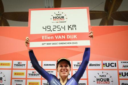 Bahnrad: Ellen van Dijk bricht Weltrekord im Stundenfahren