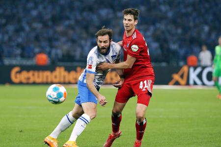 Maximilian Rohr (bis 58.) - Note: 4,0 - Verlor auf seiner linken Zentrumsseite häufiger den Zugriff als im Hinspiel. Trat bei Angriffen seiner Mannschaft dafür immer wieder ins Rampenlicht. Variierte ständig die Positionen und war so schwer zu greifen. Trug das Leder dann mitunter mit mutigen Antritten in die Spitze.