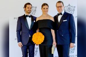 Victoria von Schweden: Eleganter Auftritt in schulterfreiem Overall