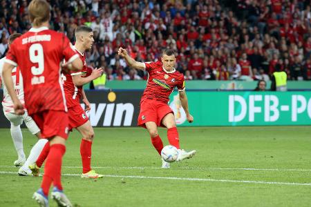 Maximilian Eggestein bringt den SC Freiburg in der 19. Minute durch einen Schuss aus der zweiten Reihe in Führung.