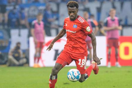 Bakery Jatta (bis 74.) - Note: 4,5 - Wurde mit langen Zuspielen in vielen Situationen gesucht. Konnte sich nach nervösem Auftakt immer häufiger losreißen. Leitete so teilweise im Alleingang gute Angriffe für die Hamburger ein. Im letzten Drittel in seinen Szenen aber enorm wechselhaft. Dosierte vielfach den letzten Pass nicht optimal.