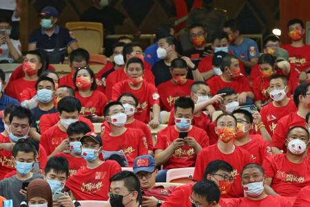 China: Fußballsaison startet mit Fans