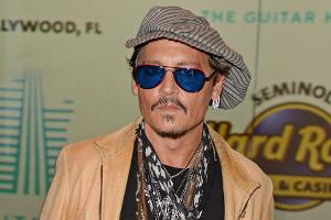Johnny Depp überrascht mit Gastauftritt bei Rockkonzert in England