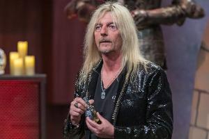 "Die Höhle der Löwen": Glitzerstäbe für Pferde und Hardrock-Parfüms