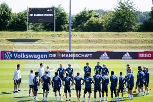 DFB-Team informiert sich über Lage in Katar