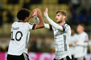 Ball im Gesicht: Gnabry lacht über Werner