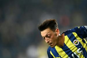 Özil bleibt bei Fenerbahce suspendiert