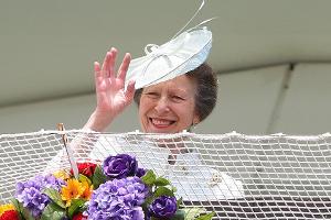 Vertretung für die Queen: Jubel für Prinzessin Anne bei Pferderennen