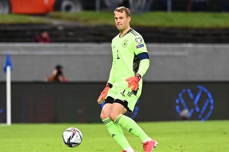TOR: Manuel Neuer - Note: 3,5 - Versuchte das Spiel mit seinen Zuspielen schnell zu machen, aber seine Kollegen konnten dies nur selten ausnutzen. Im Laufe der Partie sank die Zielgenauigkeit seiner Pässe enorm. Beim Pfostenschuss von Samacca und dem Gegentreffer ohne große Chance, ansonsten kaum geprüft.
