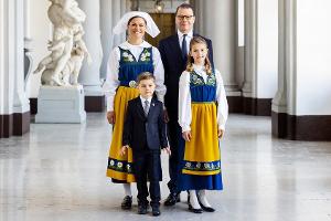 Kronprinzessin Victoria strahlt mit ihrer Familie am Nationalfeiertag