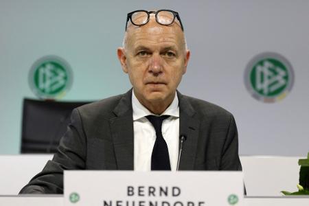 DFB-Chef Neuendorf ehrt die Ehrenamtlichen