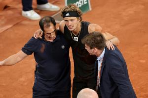 Drei Außenbänder gerissen: Zverev bereits operiert