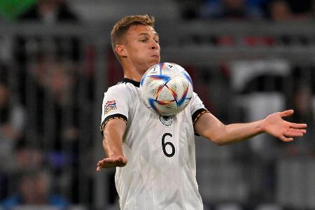 MITTELFELD: Joshua Kimmich - Note: 2,5 - Ging zunächst neben Gündogan ein wenig unter. Kurz vor der Halbzeit hätte Saka nach einem Ballverlust von ihm fast die Führung für die Engländer erzielt. Mit Beginn der zweiten Halbzeit war er offensiv deutlich auffälliger und bereitete Hofmanns Tor mit einem herausragenden Pass vor. Übernahm die Kontrolle im Mittelfeld und war dann einer der besten Akteure.