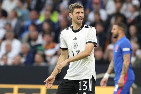 Thomas Müller (bis 76.) - Note: 3,5 - Hätte nach zwei Minuten beinahe schon die Führung erzielt. Zeigte eine hohe Einsatzbereitschaft und musste auch einige Male härter einstecken. Tauche zeitweise ein wenig ab, aber wurde im zweiten Durchgang wieder offensiv auffälliger. Seine Direktabnahme parierte Pickford glänzend (70.). An einem guten Tag macht er aus den beiden Chancen zwei Tore.