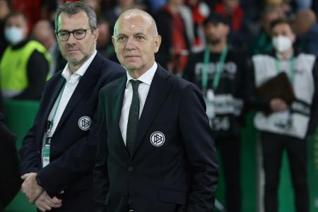 Präsident Neuendorf unterstützt DFB-Frauen vor Ort