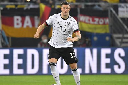 Niklas Süle - Note: 4 - Hatte wie auch sein Nebenmann große Probleme mit Scamacca. Ließ ihn kurz nach der Halbzeit aus den Augen und hatte Glück, dass dieser den Kopfball nicht verwerten konnte. Fiel im zweiten Durchgang des Öfteren mit einem schlechten Stellungsspiel auf. Wirkte im Vergleich zu Rüdiger nicht so zwingend in den Zweikämpfen und ein wenig verloren.