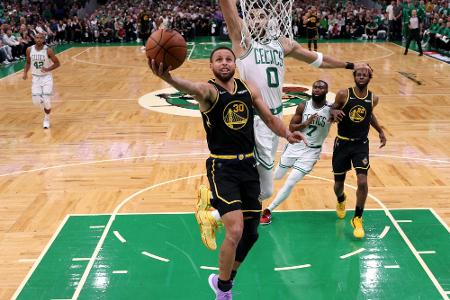 Warriors gewinnen Spiel vier bei den Celtics