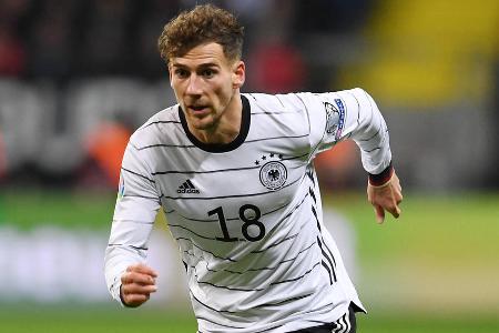 Leon Goretzka (bis 68.) - Note: 3,5 - Kompensierte Kimmichs Zweikampfschwäche im ersten Durchgang durch seine eigene Robustheit im Kampf um den Ball. War auch sonst viel in Bewegung und streute im Passspiel vereinzelt gute Ideen ein. Ging selbst jedoch kaum einmal mit nach vorne. Seine Laufwege in die Spitze wurden schmerzlich vermisst.