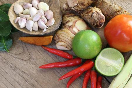 Der Hals schmerzt, die Nase läuft - Erkältungen sind nicht nur lästig, sie schränken auch unser Wohlbefinden ein. Mit den fo...