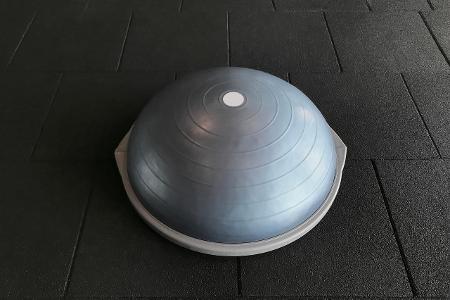 Balance-Halbball intensiviert jedes Workout