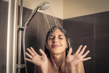 Morgens oder abends: Wann duschen gesünder ist