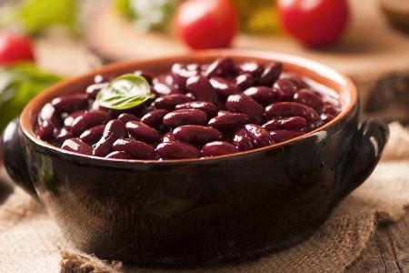 100g Kidneybohnen kommen auf stolze 22,1g Eiweiß. Außerdem sind sie fettarm und reich an Ballaststoffen, wodurch sie bestens...