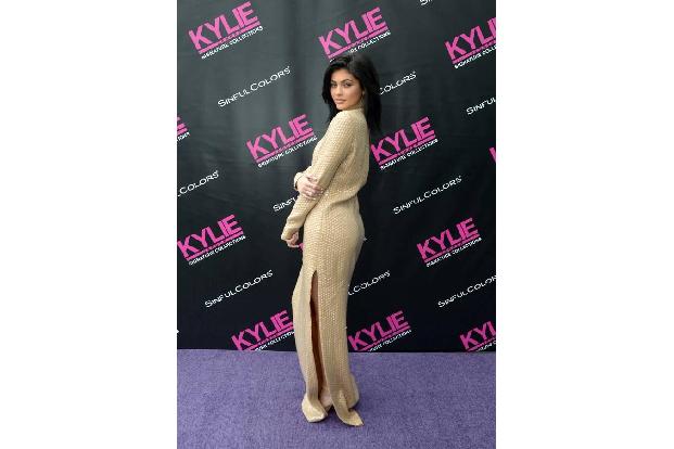 ...ihrer anderen Familienmitglieder zu hören. Nebenbei kann es Kylie ja auch! Vielleicht ändert sich aber ihr Look ja mit de...