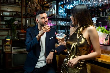 7 untrgliche Anzeichen, dass eine Frau mit Ihnen ins Bett will