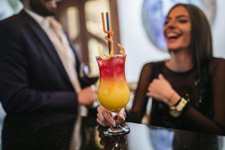 7 untrgliche Anzeichen, dass eine Frau mit Ihnen ins Bett will