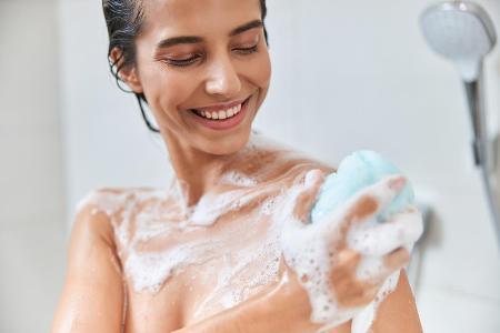 Fit in 5 Minuten: So trainieren Sie unter der Dusche