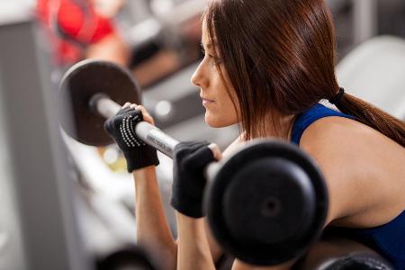 Keine Angst vor Muskeln! Krafttraining strafft und formt den Körper