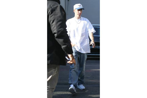 Auch Justin Bieber ist im Land nicht gern gesehen. Das hat allerdings nicht mit seiner politischen Haltung zu tun, sondern damit, dass man den Einfluss eines wilden Popstars wie Justin nicht im Land wollte.