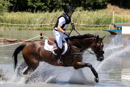 Vielseitigkeits-DM in Luhmühlen: Jung nach Geländeritt vorn