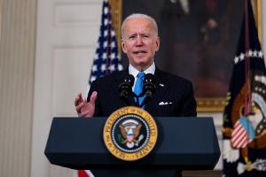 Missgeschick bei Fahrradtour: Joe Biden stürzt mit Rad