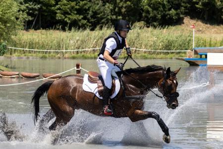 Vielseitigkeitsreiten: Jung verteidigt nationalen Titel
