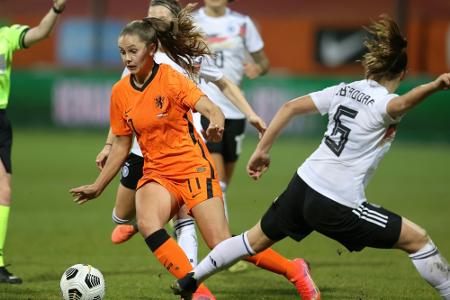 KNVB stellt Frauen gleich