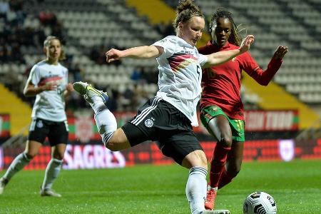 ABWEHR: Marina Hegering (FC Bayern)