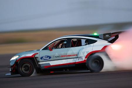 Ford Mustang Mach-E 1400 