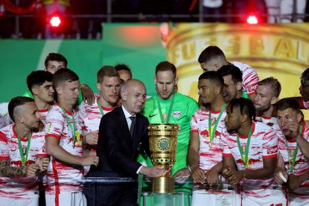 RB-Torwart Gulacsi zeigt Herz für Kinder