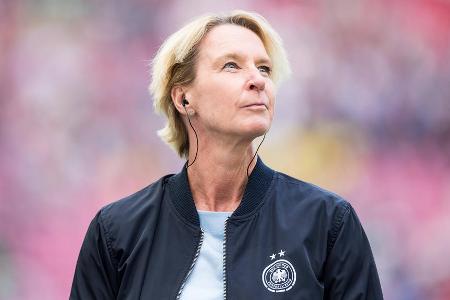 Das ist der EM-Kader der DFB-Frauen - Bundestrainerin Martina Voss-Tecklenburg hat ihren endgültigen Kader für die Frauenfußball-EM in England (6. bis 31. Juli) bekannt gegeben. Welche Spielerinnen werden Deutschland vertreten? Welcher Klub stellt den größten Block? Der 23-köpfige Kader in der Übersicht: