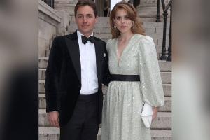 Prinzessin Beatrice strahlt bei Gala im hellgrünen Glitzerkleid