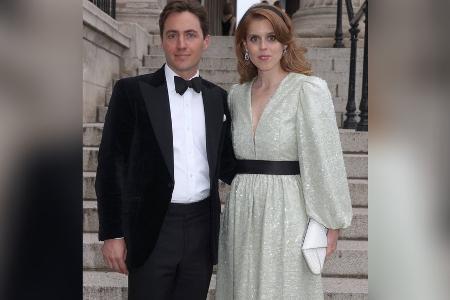 Prinzessin Beatrice strahlt bei Gala im hellgrünen Glitzerkleid