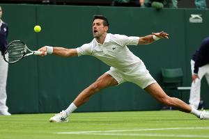 Djokovic mit Mühe weiter - Mitfavorit Hurkacz ausgeschieden