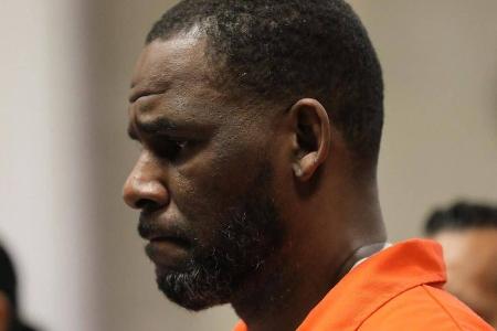 Strafmaß verkündet: R. Kelly zu 30 Jahren Gefängnis verurteilt