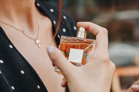 Parfüm und Kosmetik im Sommer richtig aufbewahren